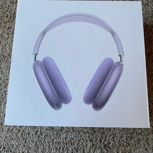 Apple AirPods Max in Lavender